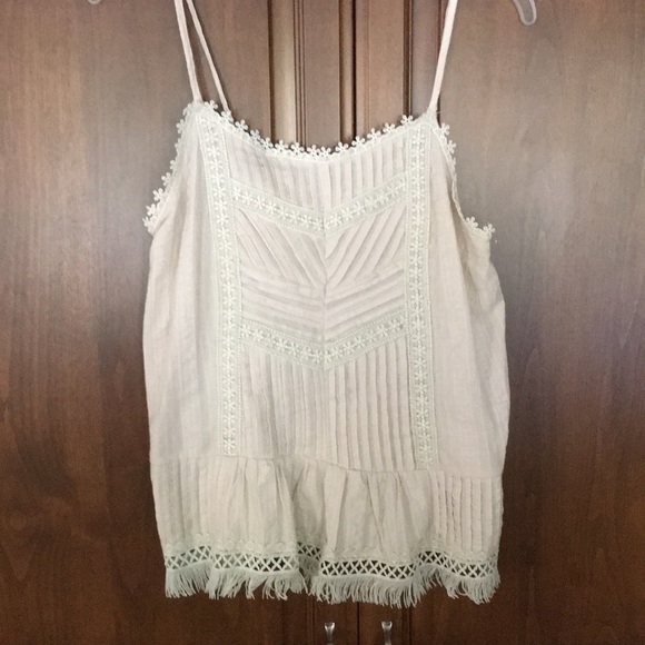 POL Tops - SUPER CUTE Summer top - POL